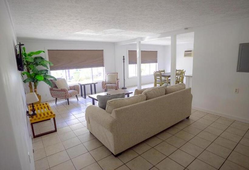 فندق Banana Peel Lodge