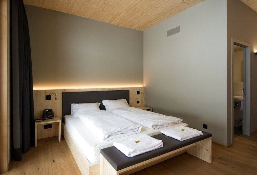 בית מלון כפרי Campra Alpine Lodge & Spa