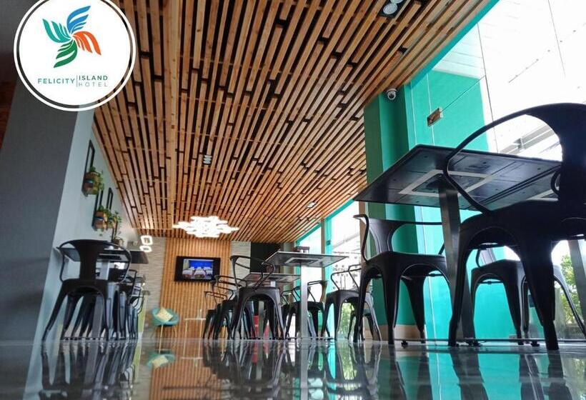 Отель Felicity Island