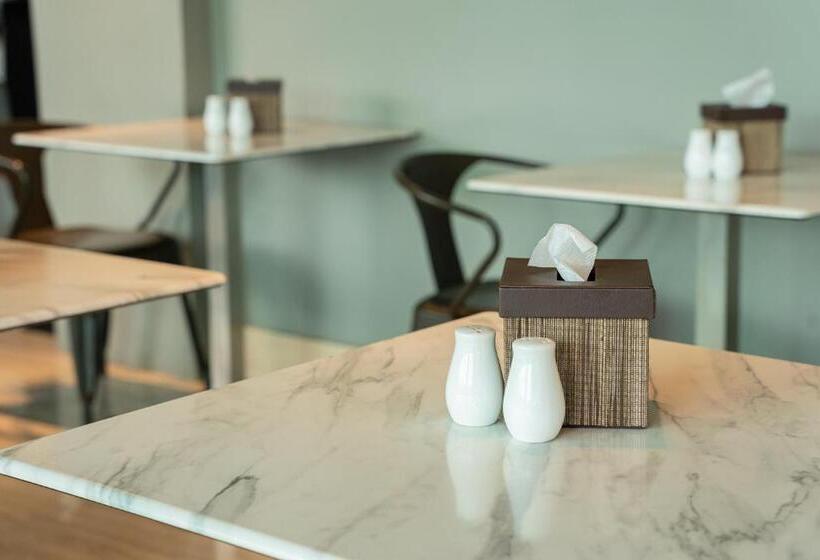 Отель Felicity Island