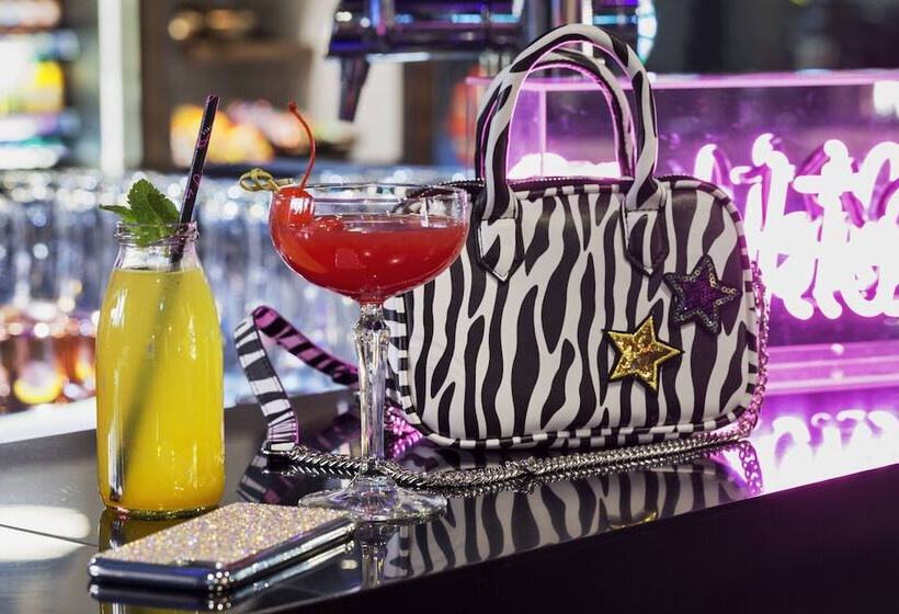 ホテル Moxy Lausanne City