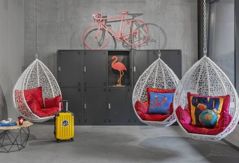 ホテル Moxy Lausanne City