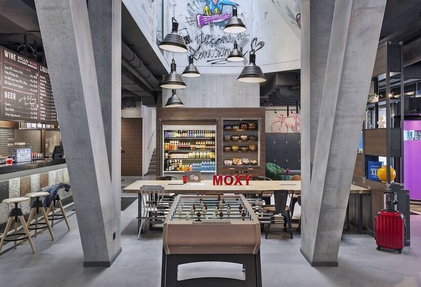 ホテル Moxy Lausanne City
