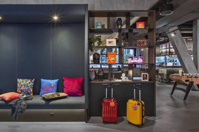 ホテル Moxy Lausanne City