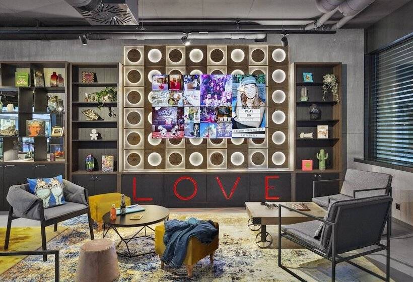 ホテル Moxy Lausanne City