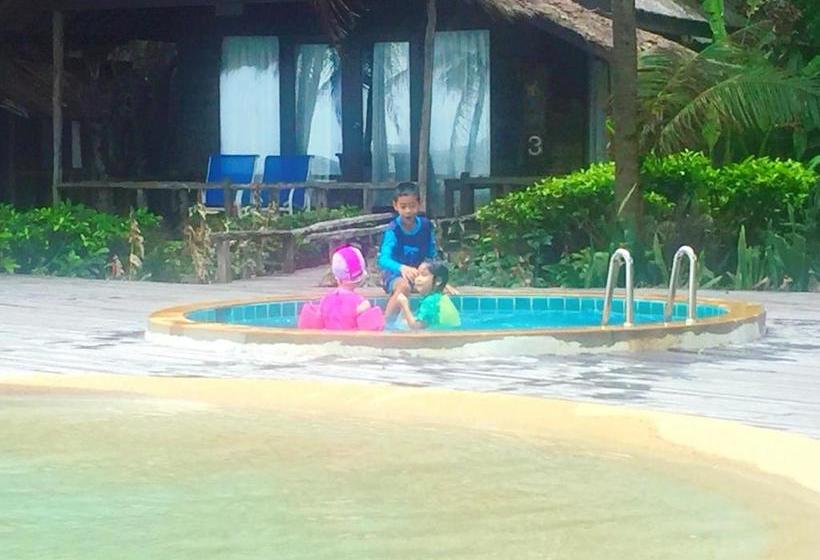 Chivaree  And Resort