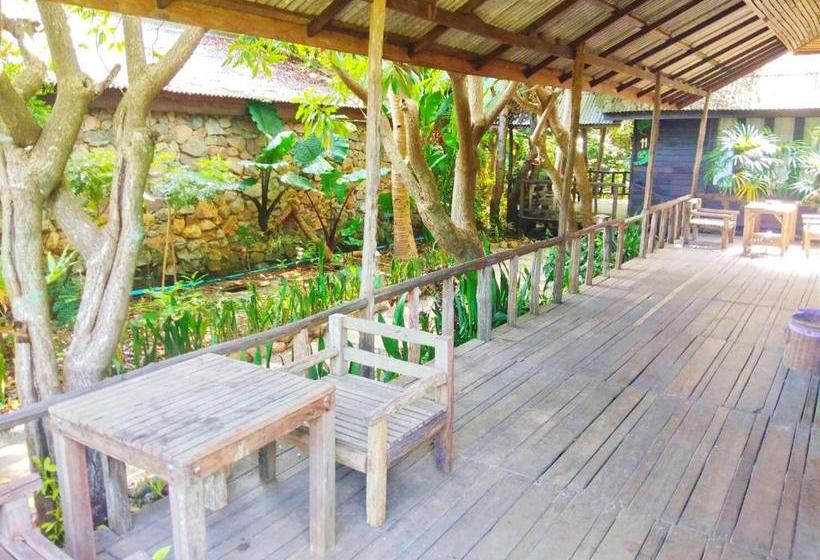 Chivaree  And Resort