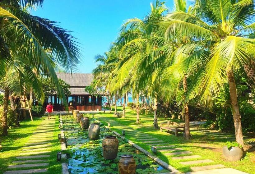 Chivaree  And Resort