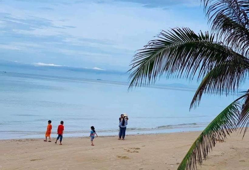 Chivaree  And Resort