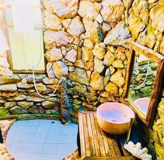 Chivaree  And Resort