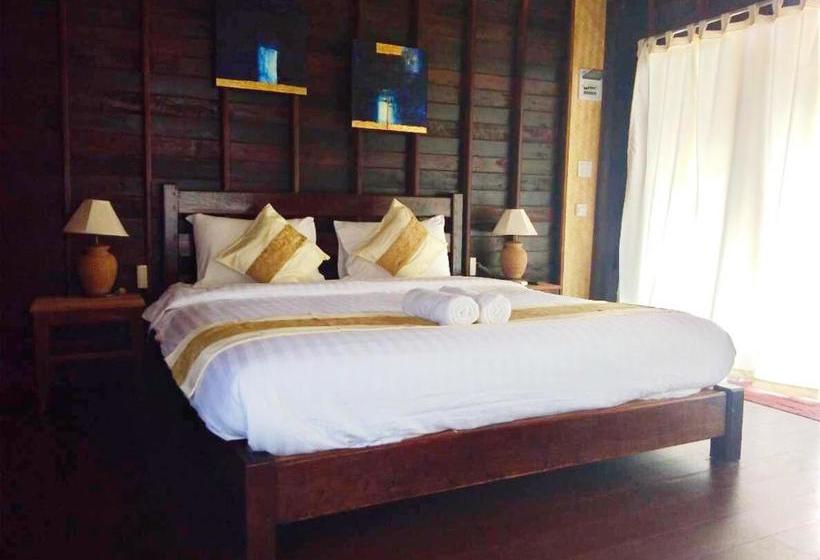 Chivaree  And Resort