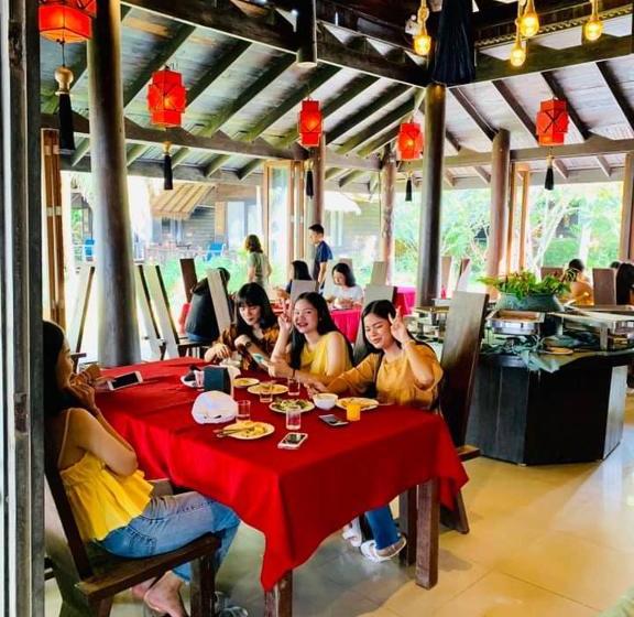 Chivaree  And Resort