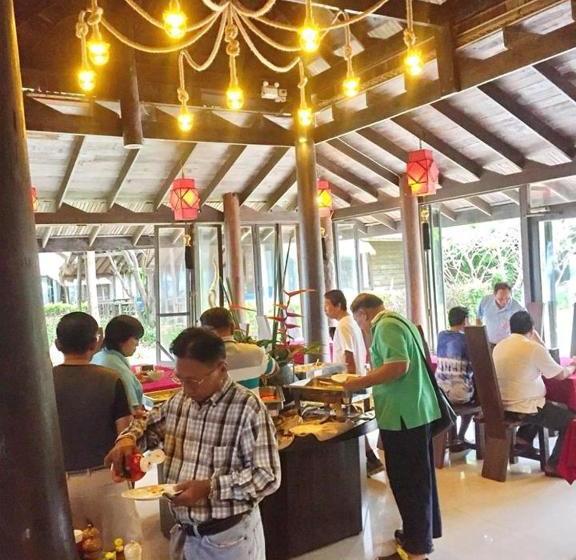 Chivaree  And Resort