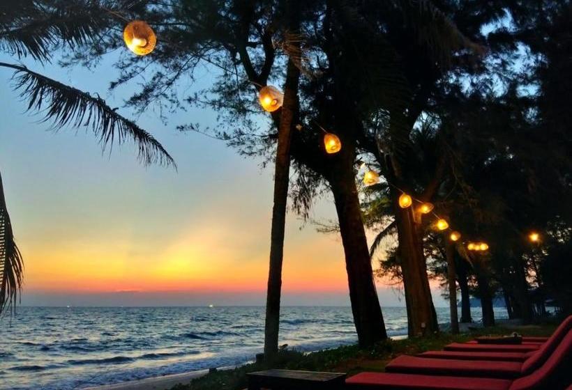 Chivaree  And Resort