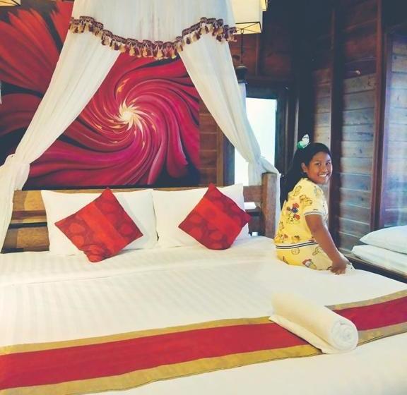 Chivaree  And Resort