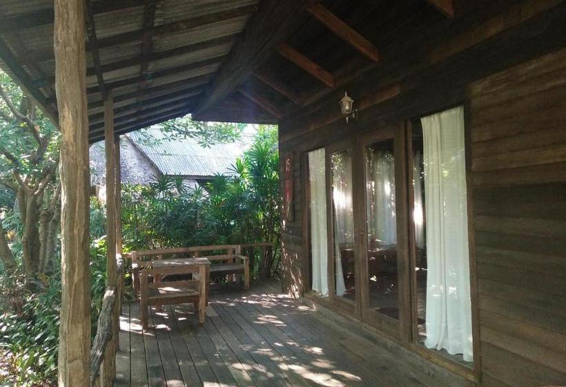 Chivaree  And Resort