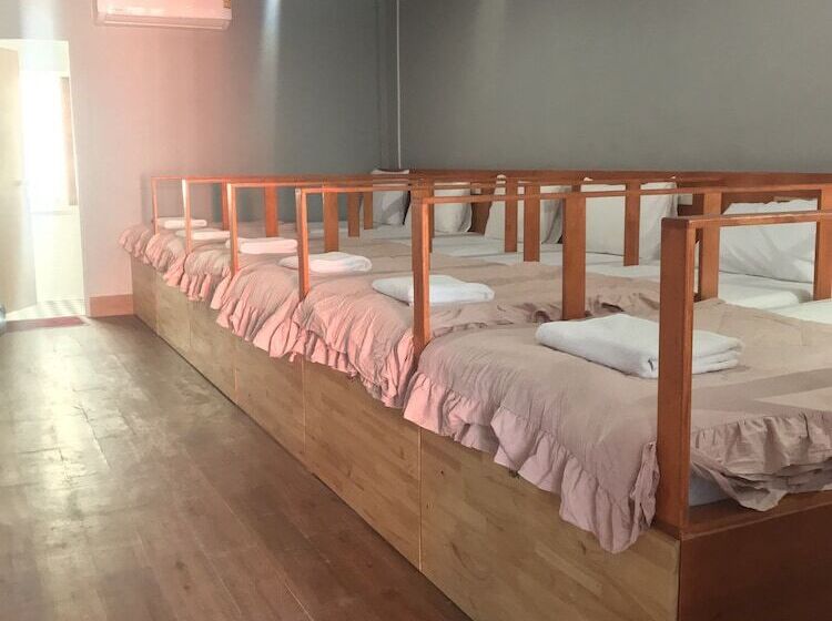 هتل Aladdin Guesthouse