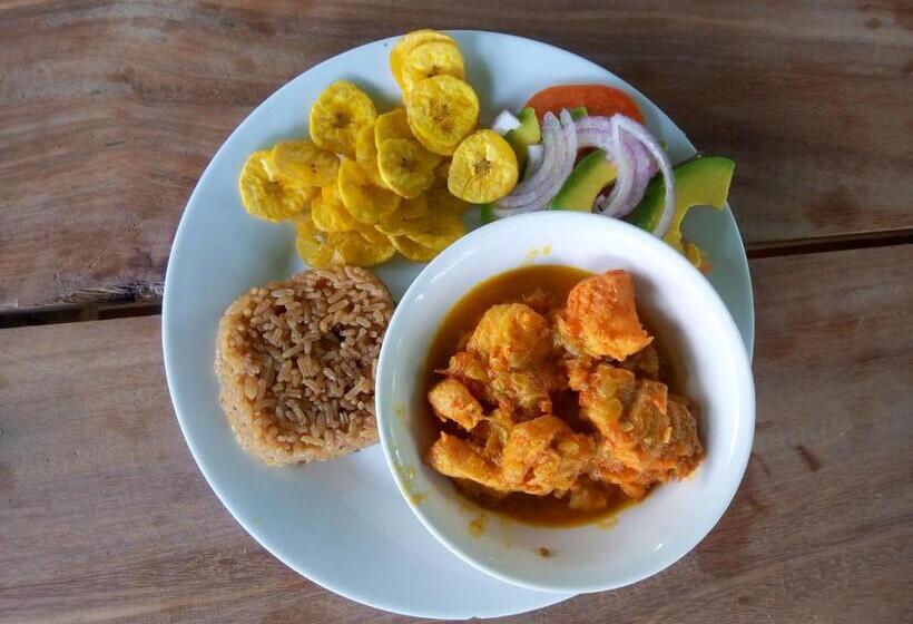 هتل Cabañas Los Almendros