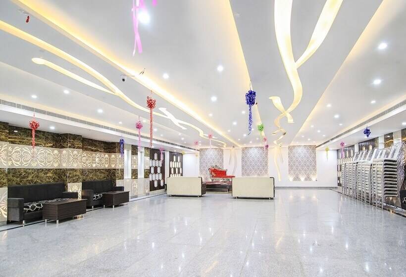 酒店 Capital O 15422 Shiva Inn