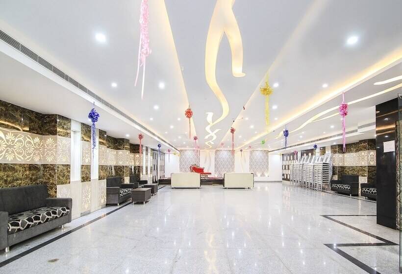 酒店 Capital O 15422 Shiva Inn