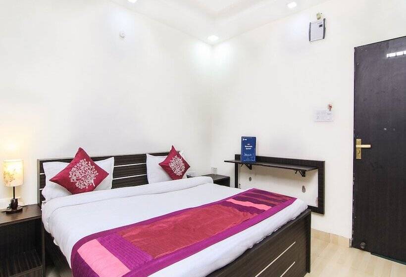 酒店 Capital O 15422 Shiva Inn