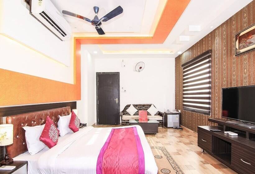 酒店 Capital O 15422 Shiva Inn