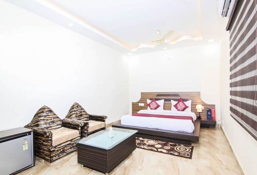 酒店 Capital O 15422 Shiva Inn