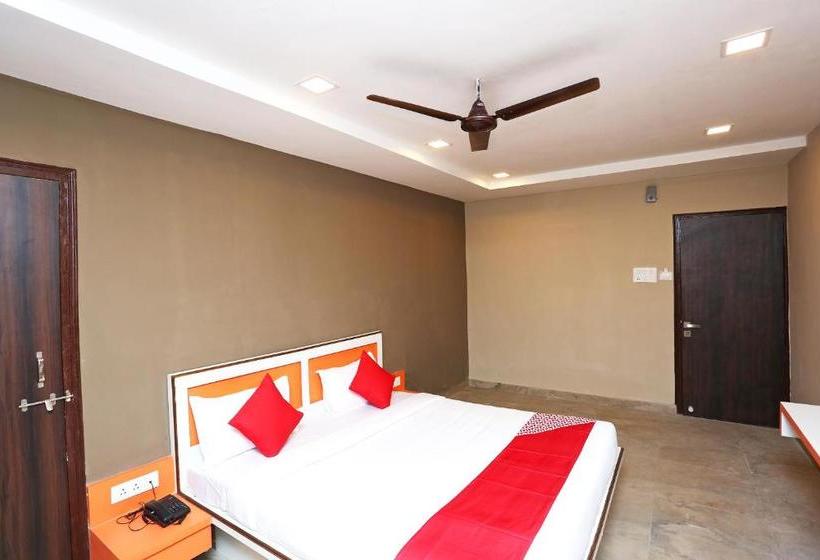 Hotel Collection O 19852 Queens Castle