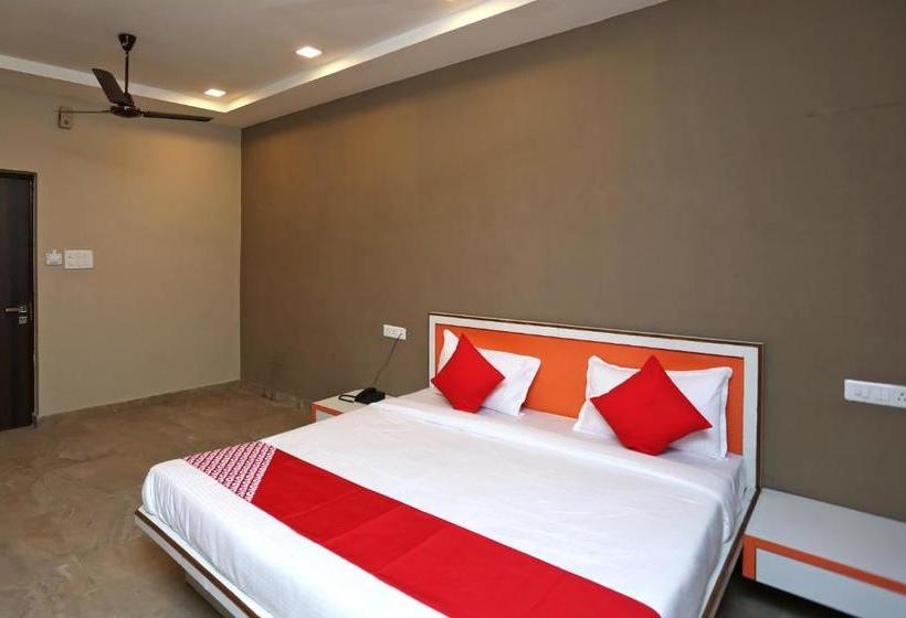 Hotel Collection O 19852 Queens Castle