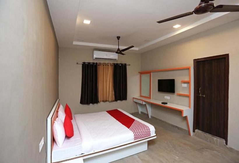 Hotel Collection O 19852 Queens Castle