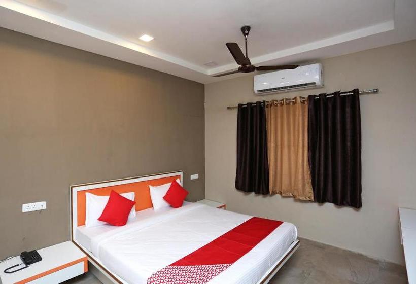 Hotel Collection O 19852 Queens Castle