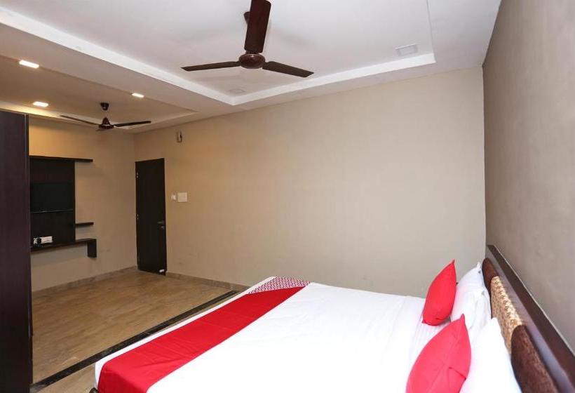 Hotel Collection O 19852 Queens Castle