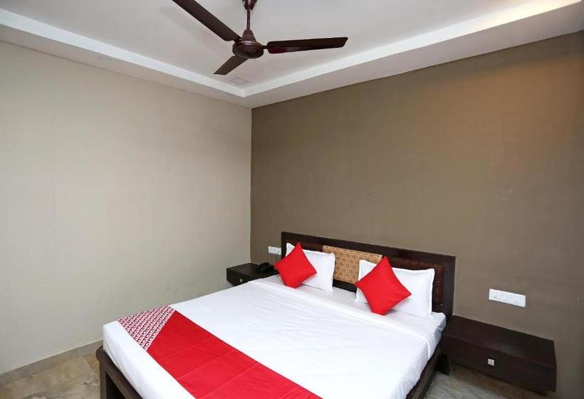 Hotel Collection O 19852 Queens Castle