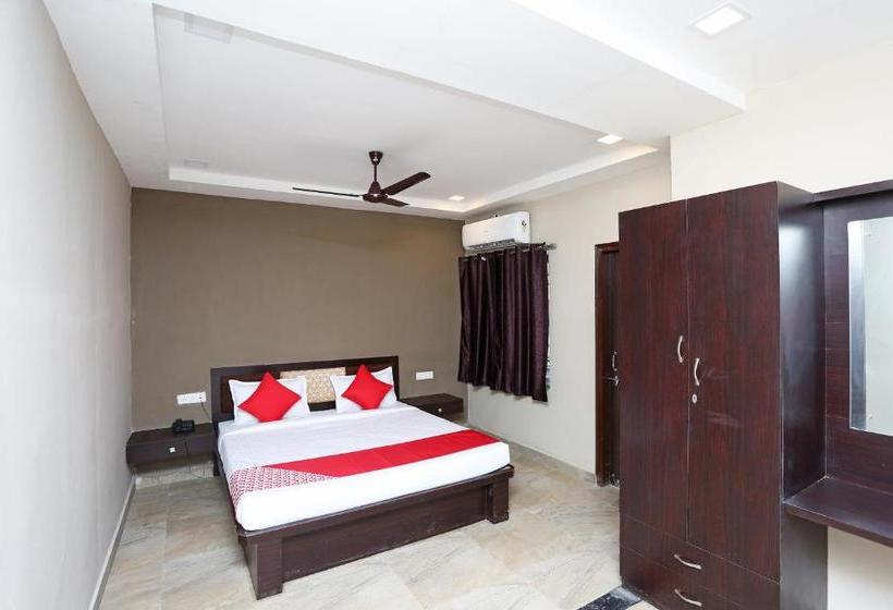 Hotel Collection O 19852 Queens Castle