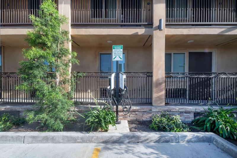 호텔 Days Inn By Wyndham Galt   Elk Grove South