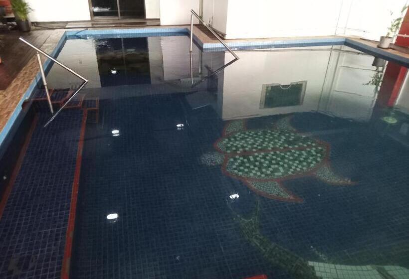 호텔 Nadi Airport Transit