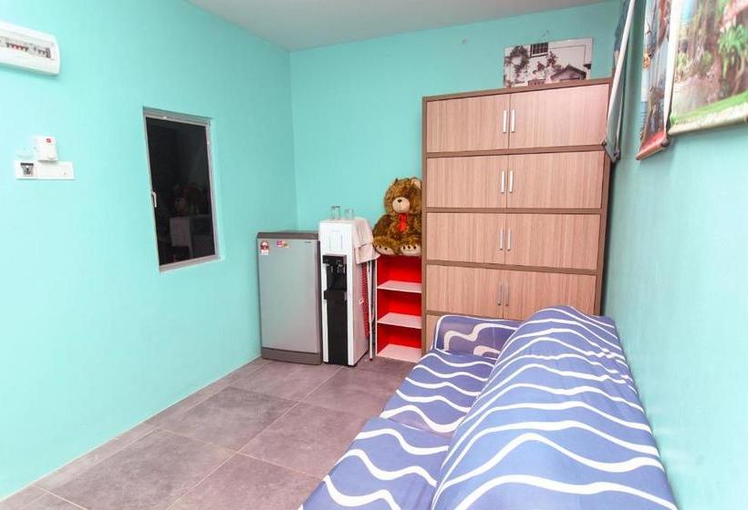 Отель Oyo 89517 Little Tanjung Chalet