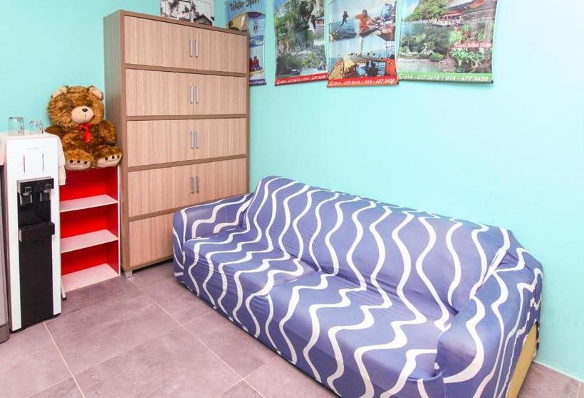 Отель Oyo 89517 Little Tanjung Chalet