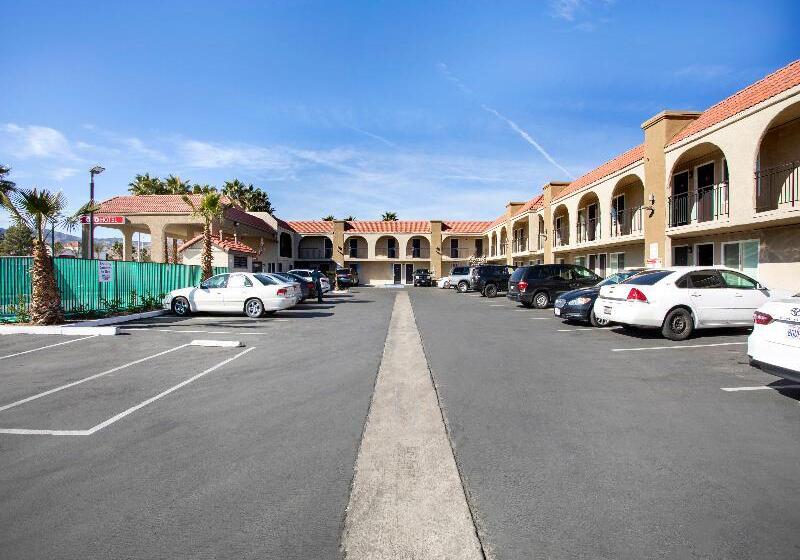 בית מלון כפרי Palmdale   Antelope Valley  Listing Partner