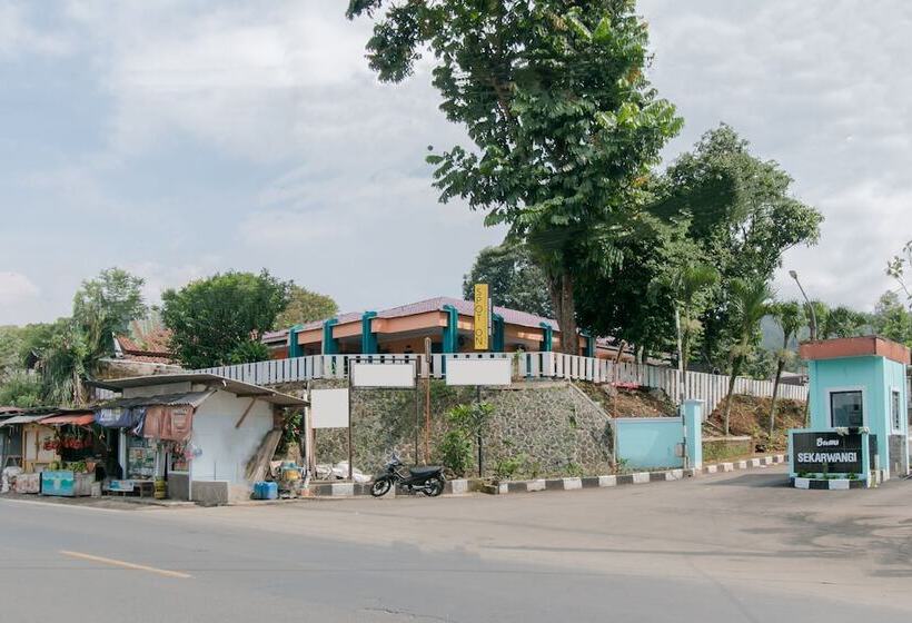 호텔 Spot On 1899 Berkah Homestay