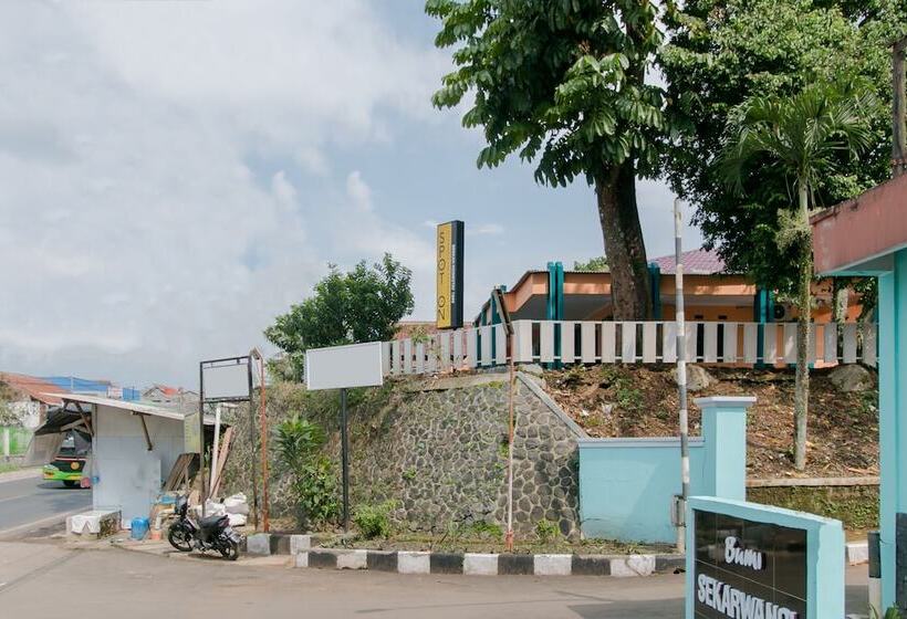 호텔 Spot On 1899 Berkah Homestay