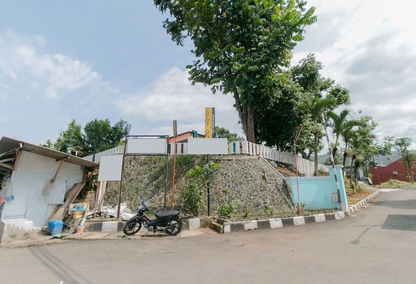 호텔 Spot On 1899 Berkah Homestay