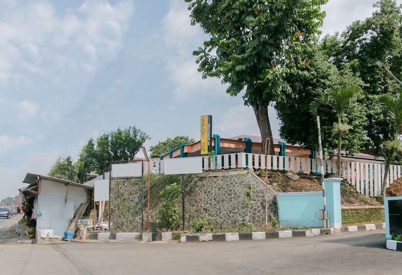 호텔 Spot On 1899 Berkah Homestay