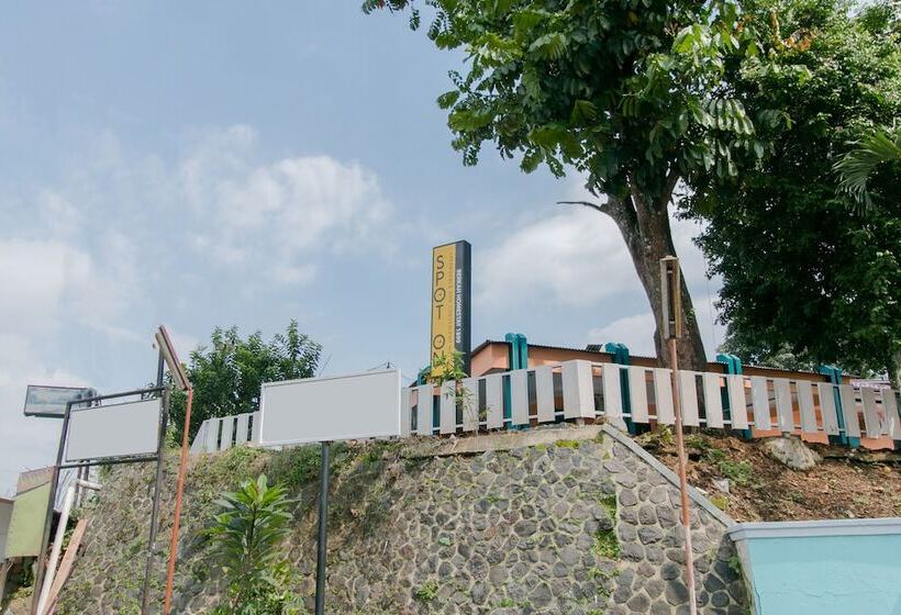 호텔 Spot On 1899 Berkah Homestay