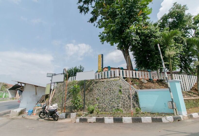 호텔 Spot On 1899 Berkah Homestay