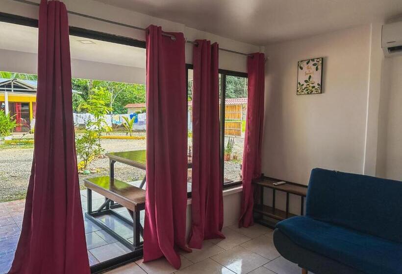 ペンション Casitas Coloradas Puerto Viejo