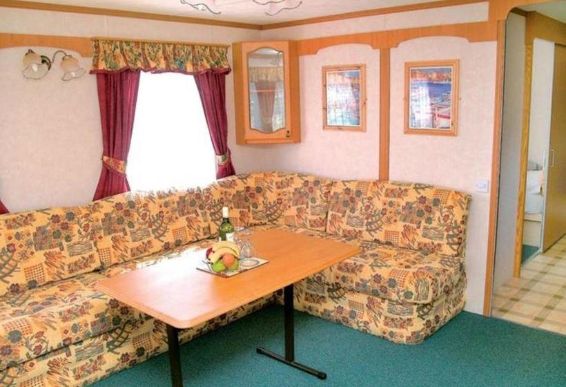 אתר נופש Riverside Holidays