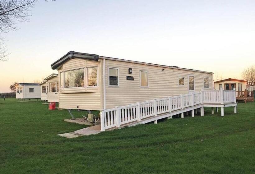 Курорт Tollerton Holiday Park