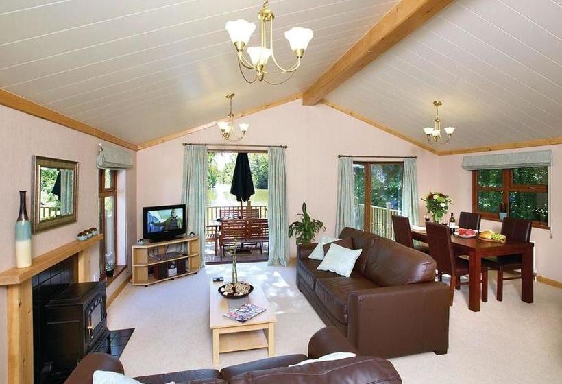 אתר נופש Upton Lakes Lodges