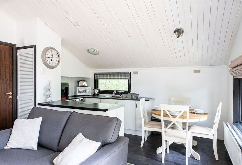 منتجع Whitecliff Bay Holiday Park